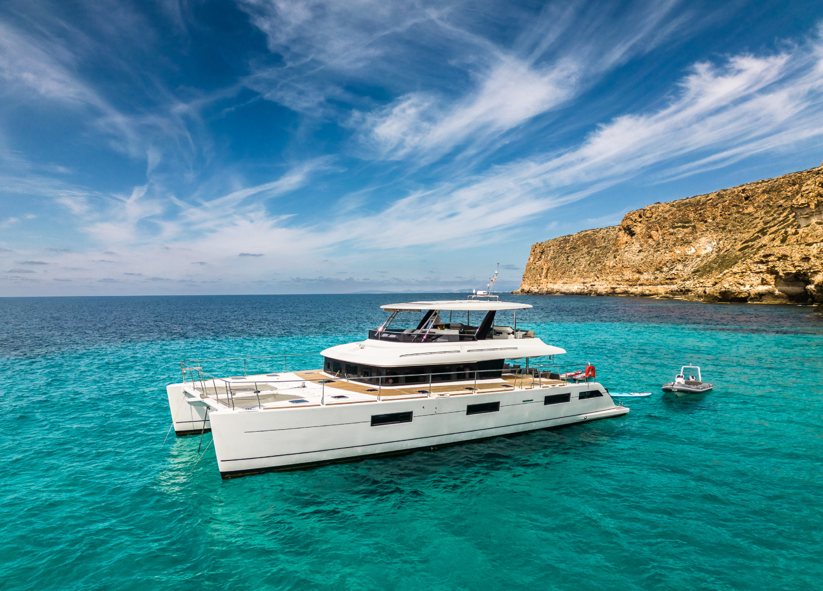 101 Luxury catamaran SEEK.jpg