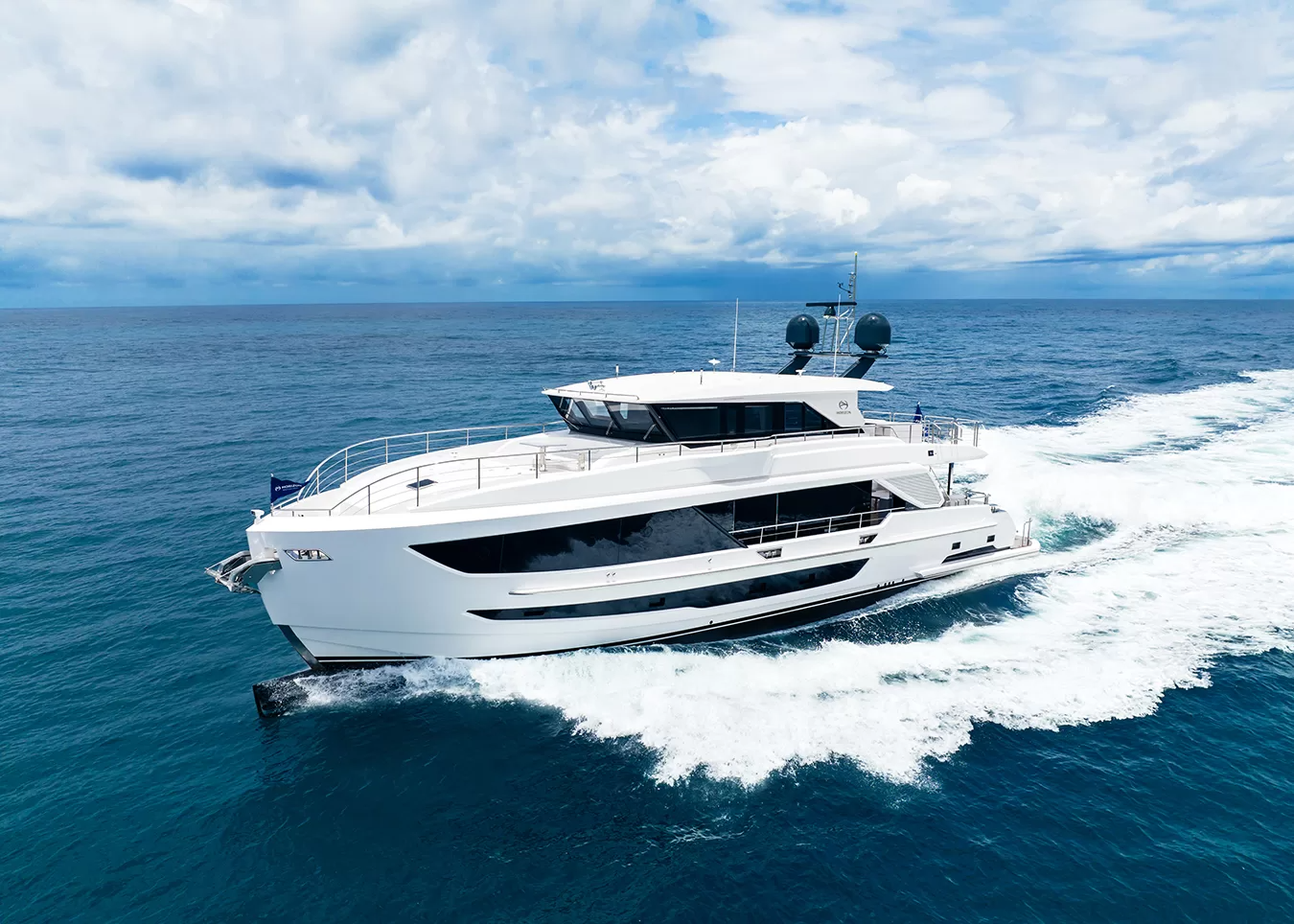 101 Luxury yacht AURA.png