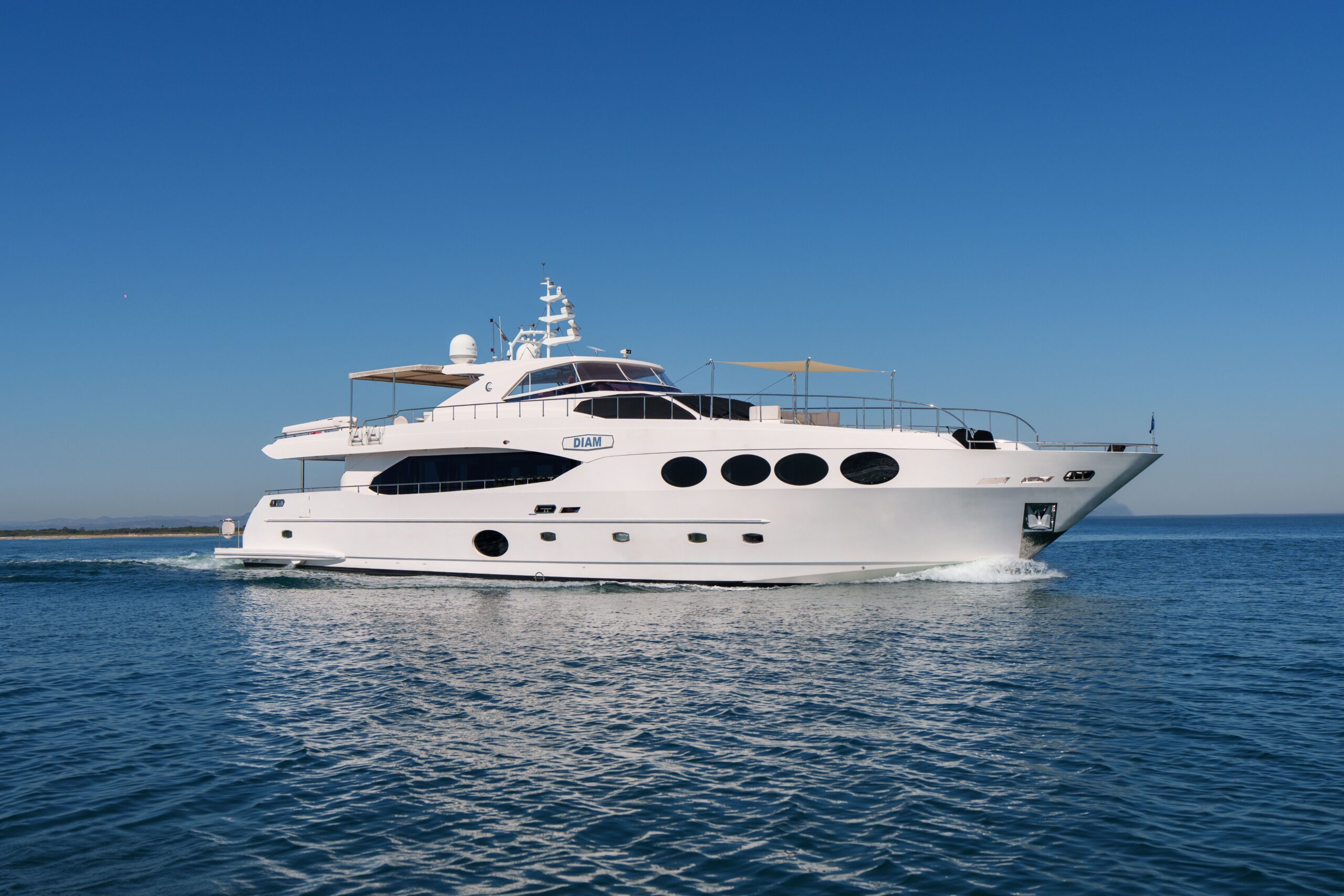 101 Luxury yacht DIAM.jpg