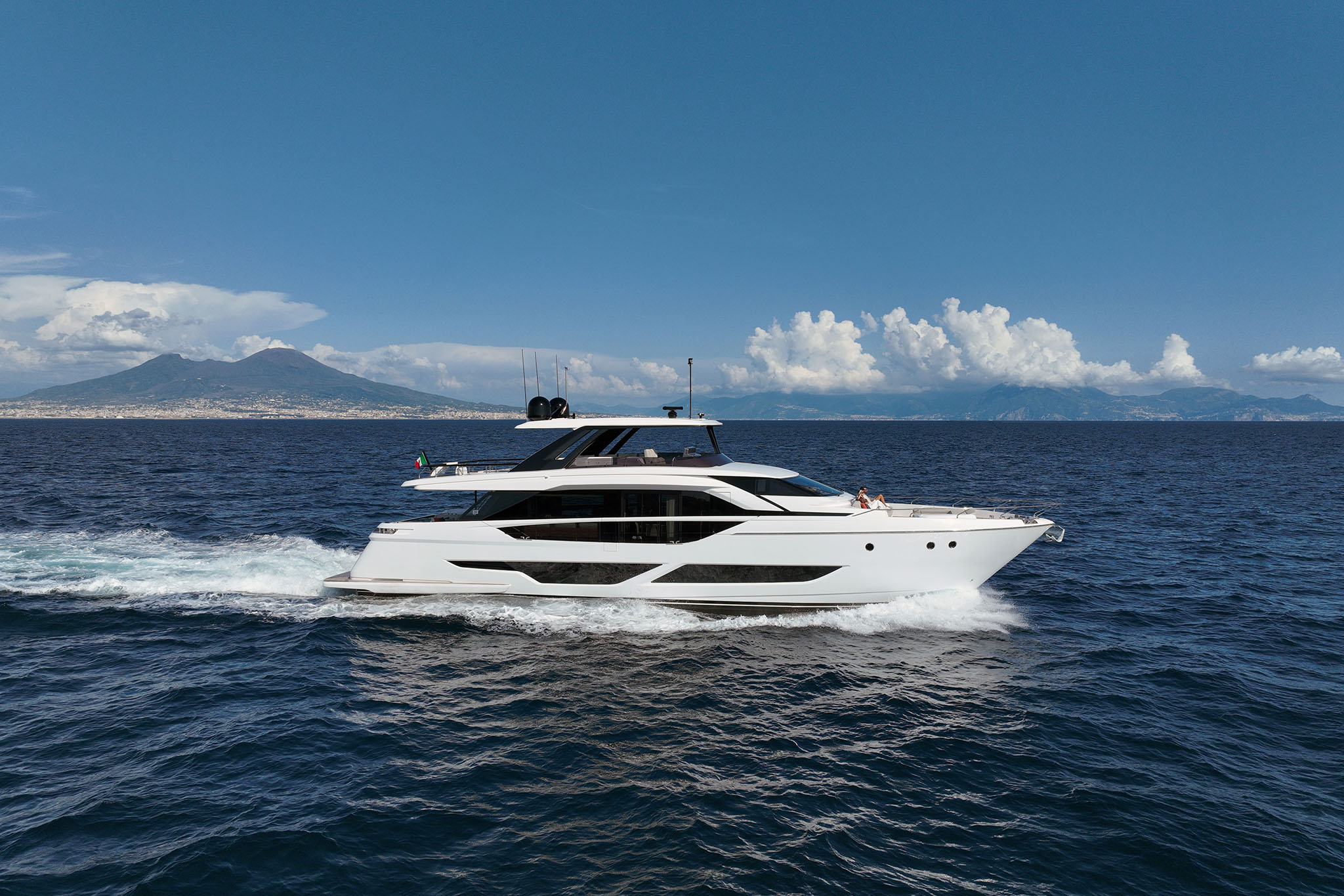 101 Luxury yacht FAST (sistership).jpg