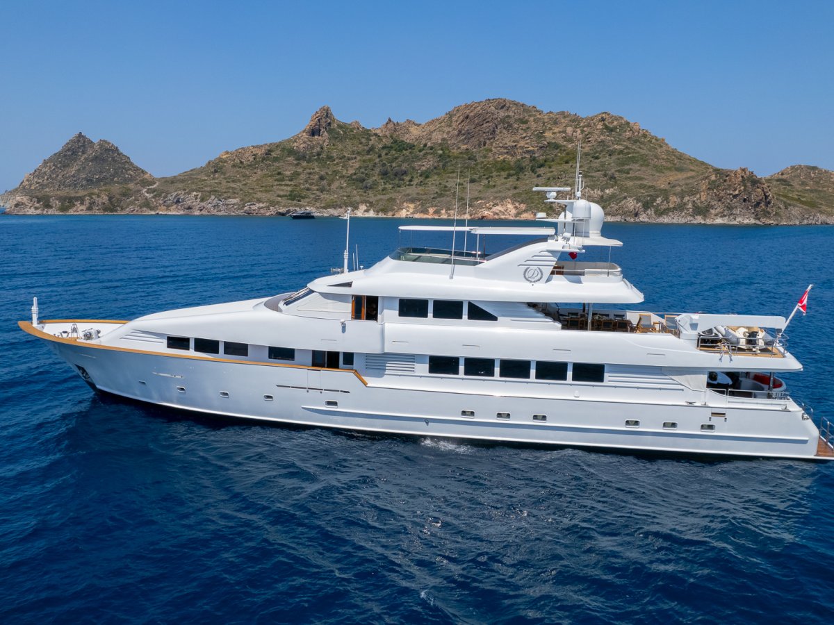 101 Luxury yacht MERVE.jpg