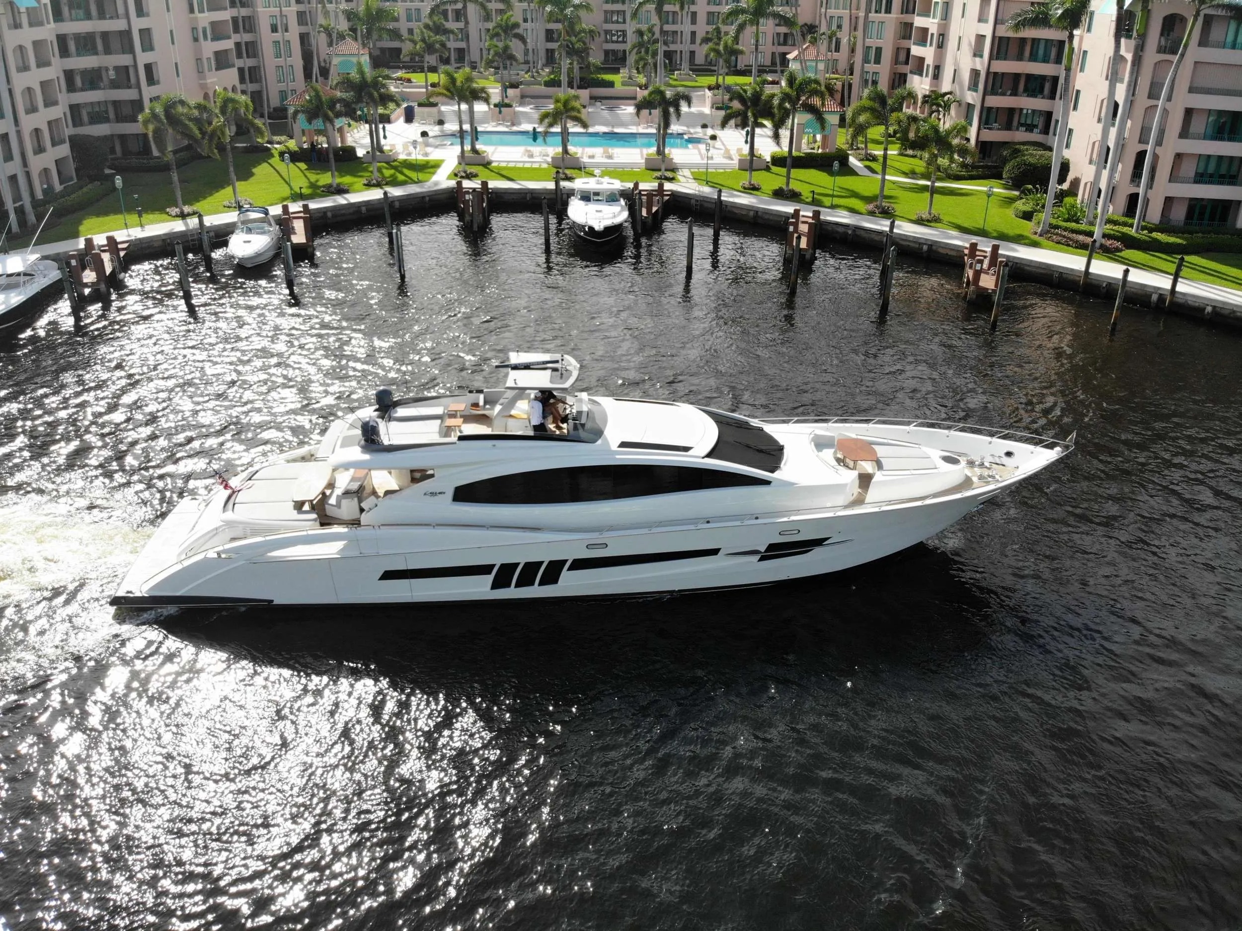 101 Luxury yacht NEW LIFE.jpg
