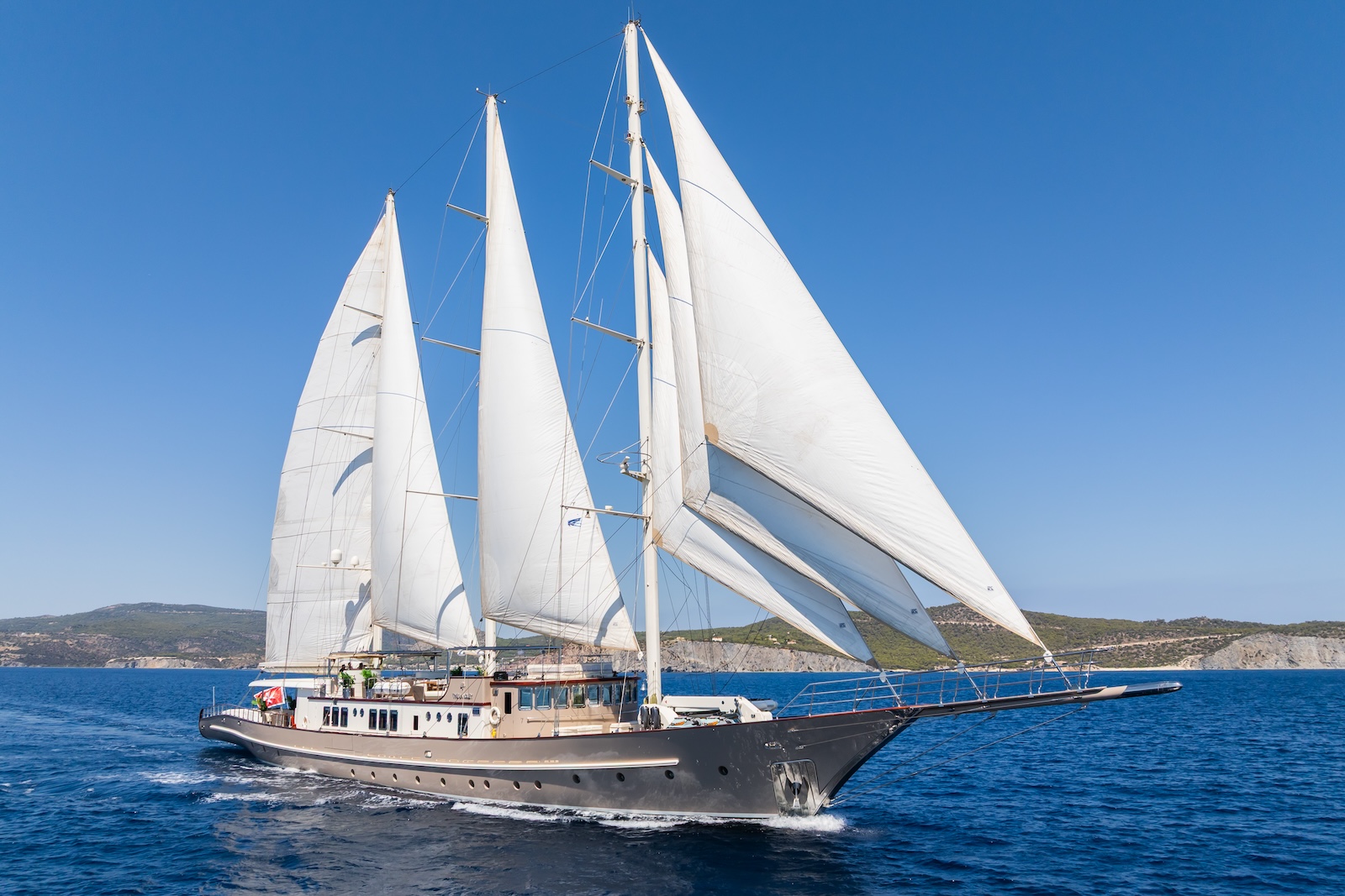 101 Luxury yacht THE LANGLEY.jpg