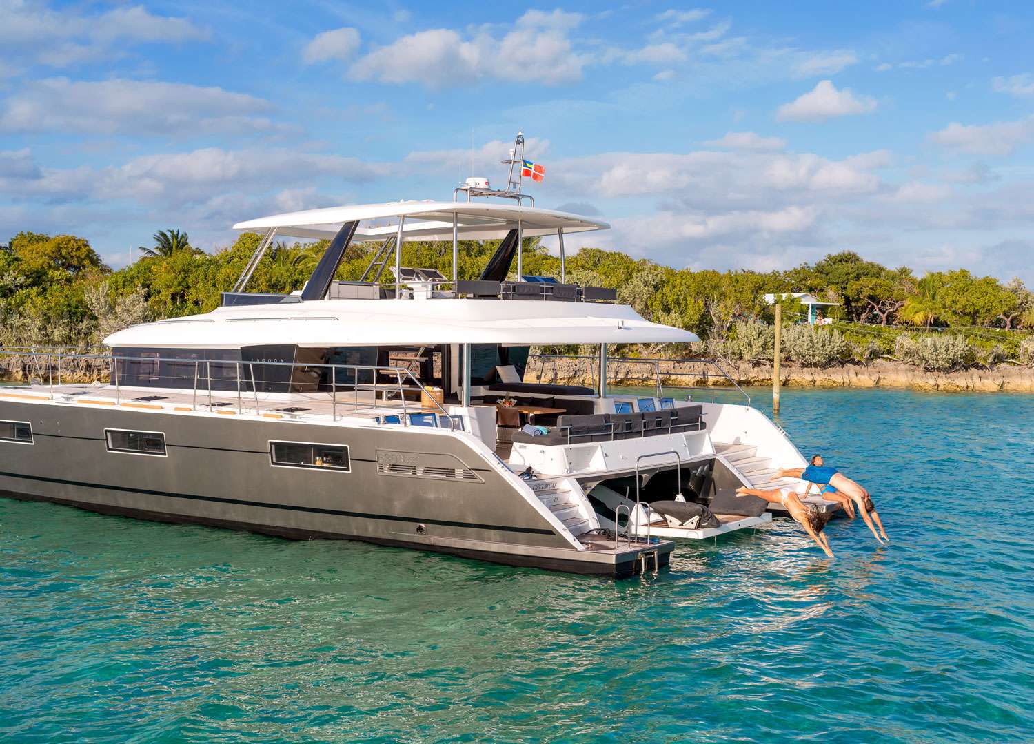 101 Motor Catamaran ULTRA 64.jpg
