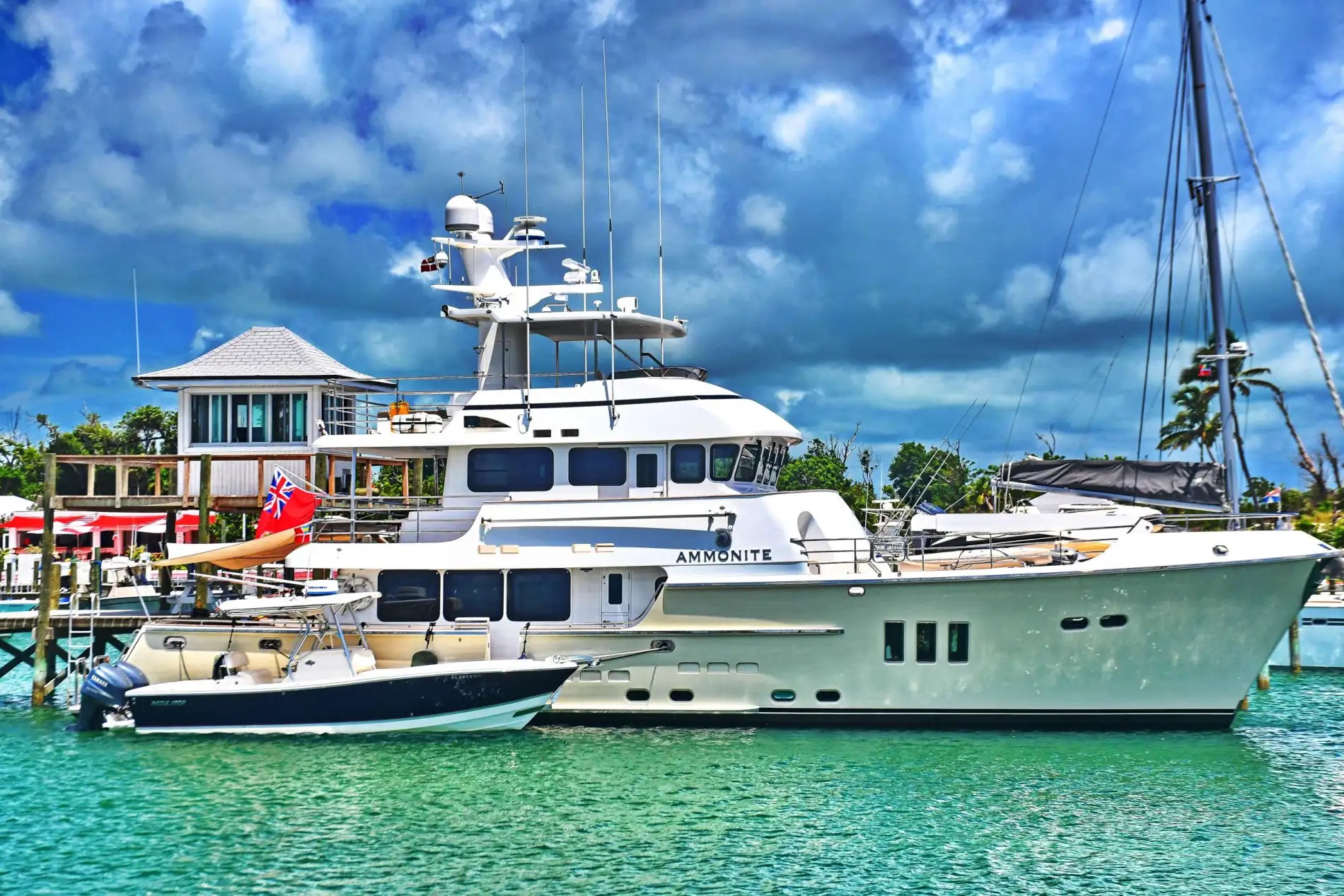 101 Motor yacht AMMONITE.jpg