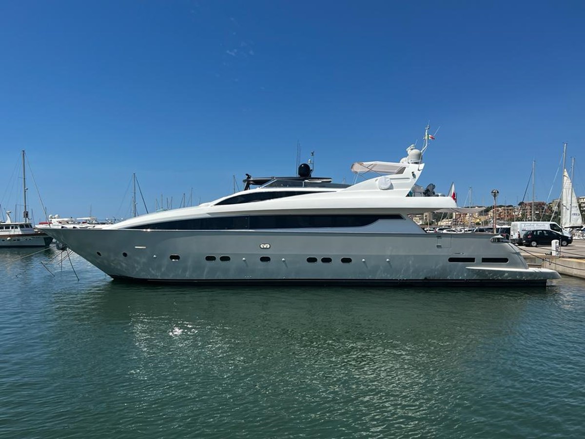 101 Motor yacht DEA ONE.jpg