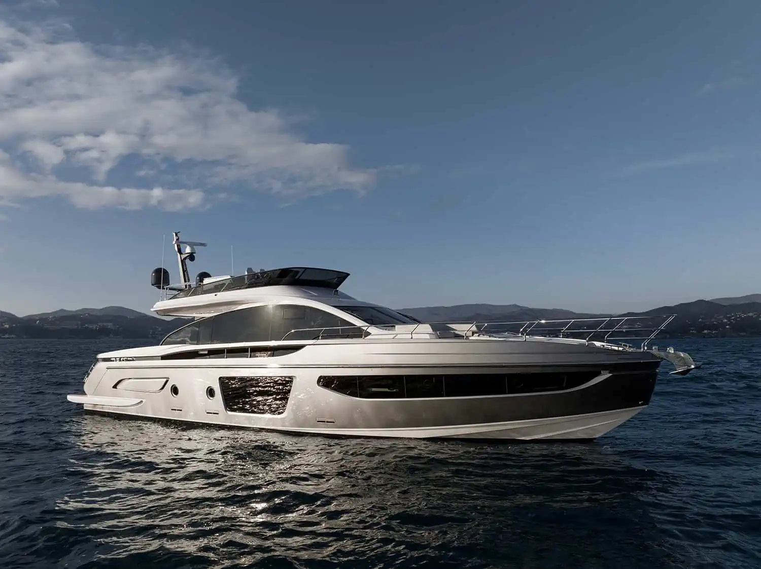 101 Motor yacht DIVINA.jpg