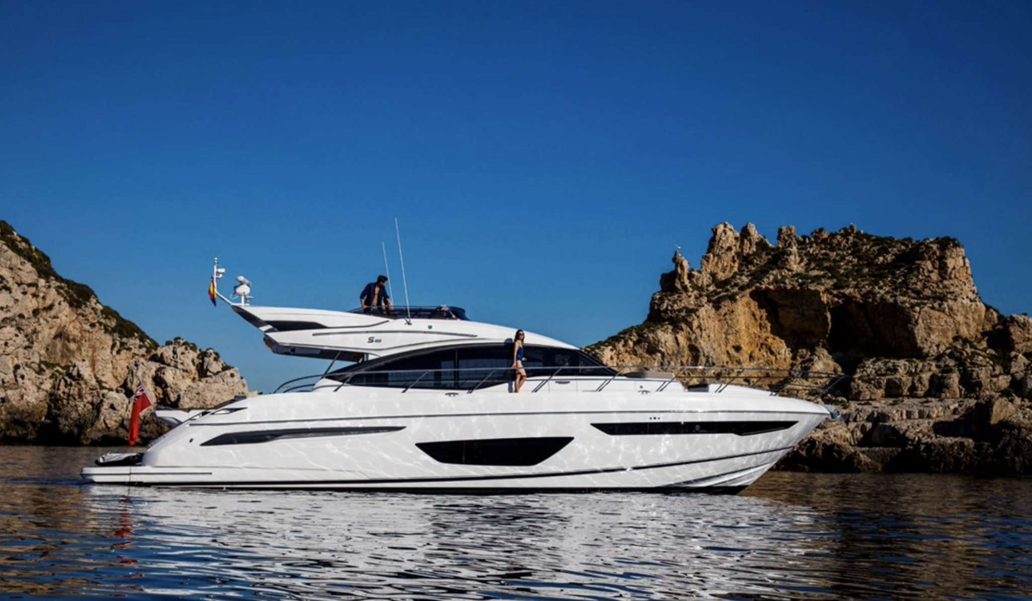 101 Motor yacht FAR & AWAY.jpg