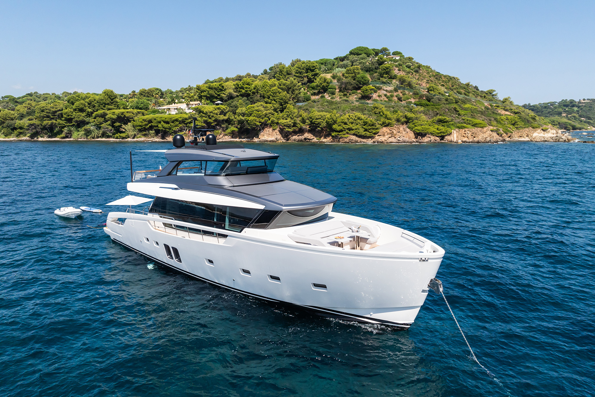 101 Motor yacht FITLINE.jpg