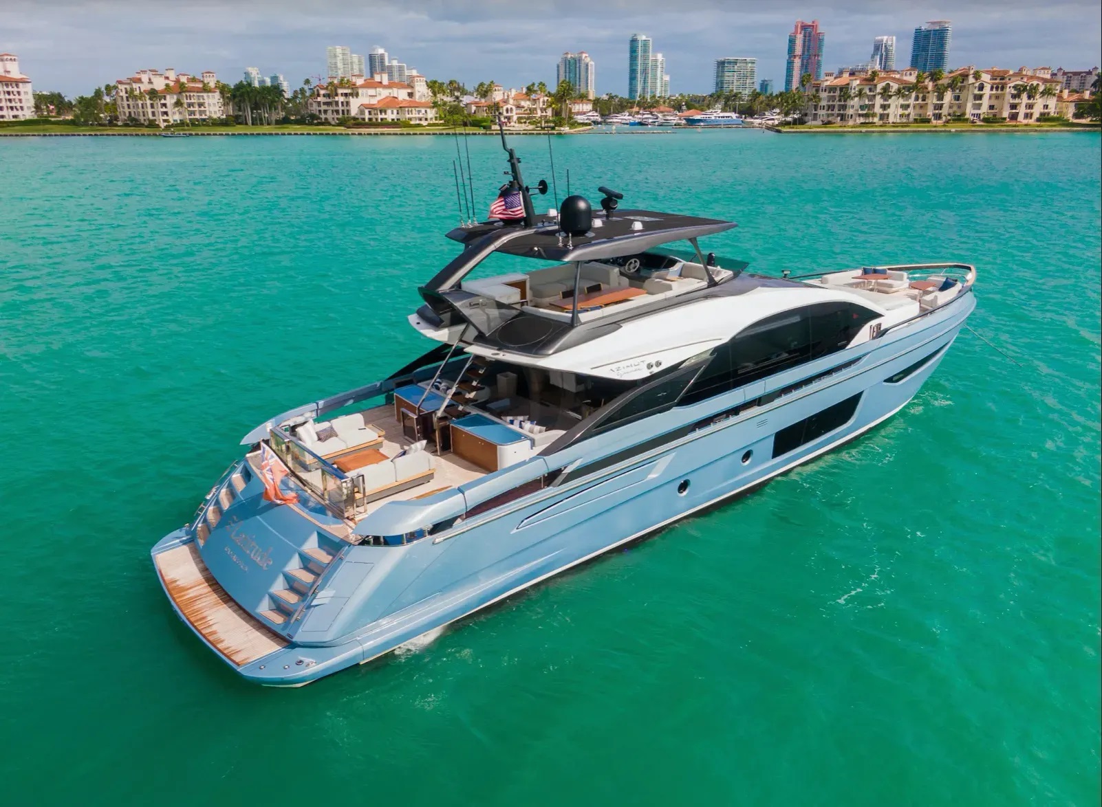 101 Motor yacht LATITUDE.jpg