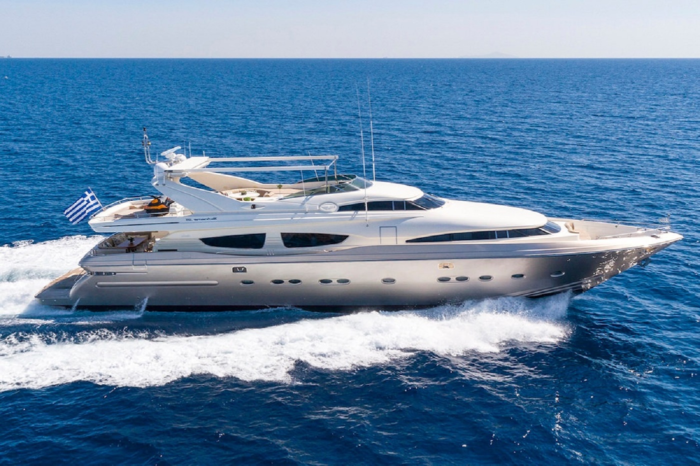 101 Motor yacht WHY.jpg