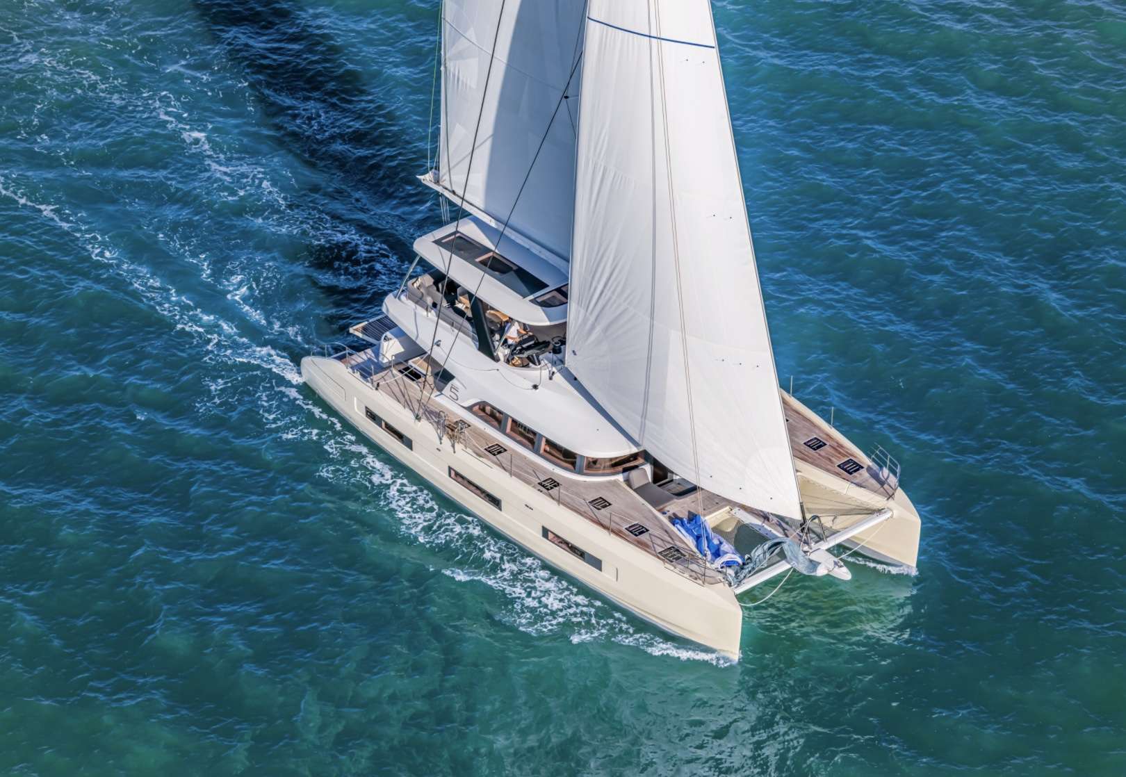 101 Sailing Catamaran AURA.jpg