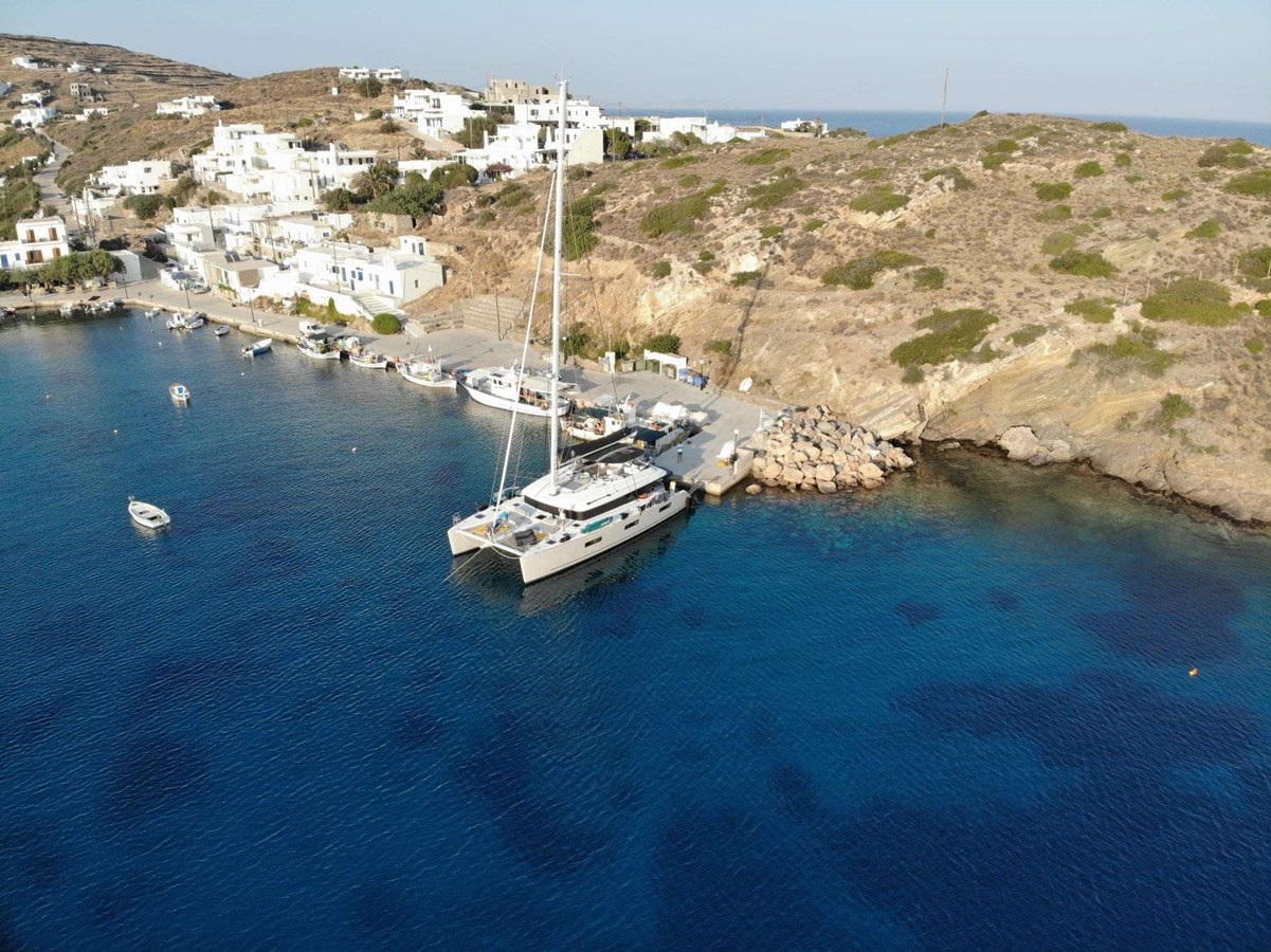 101 Sailing catamaran ATLANTIS.jpg