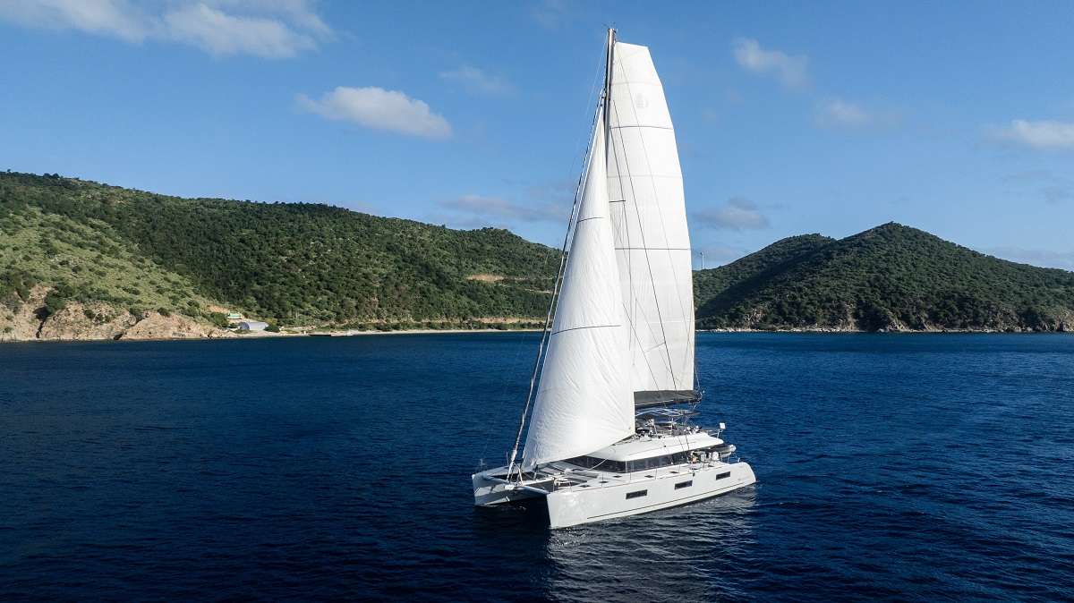 101 Sailing catamaran DRAGONFLY.jpg