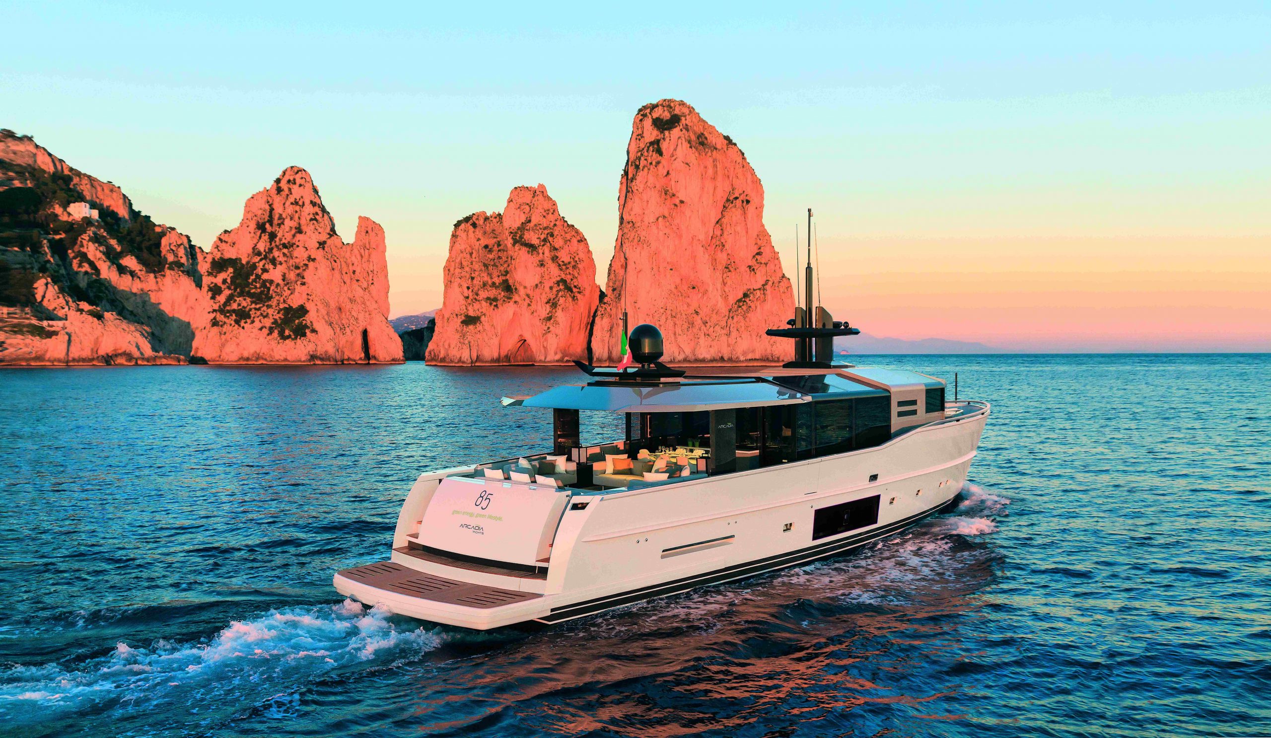 101 Super yacht DHAMMA II (sistership).jpg
