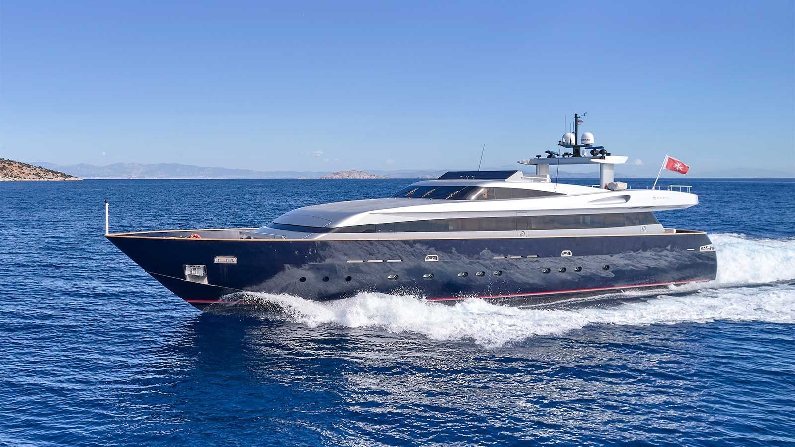 101 Superyacht AMICI PER SEMPRE.jpg