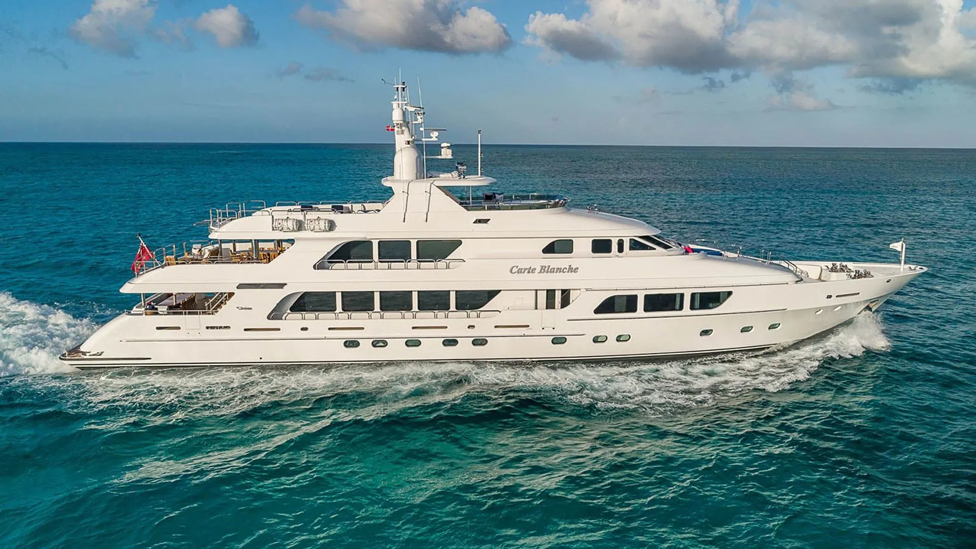 101 Superyacht CARTE BLANCHE.jpg