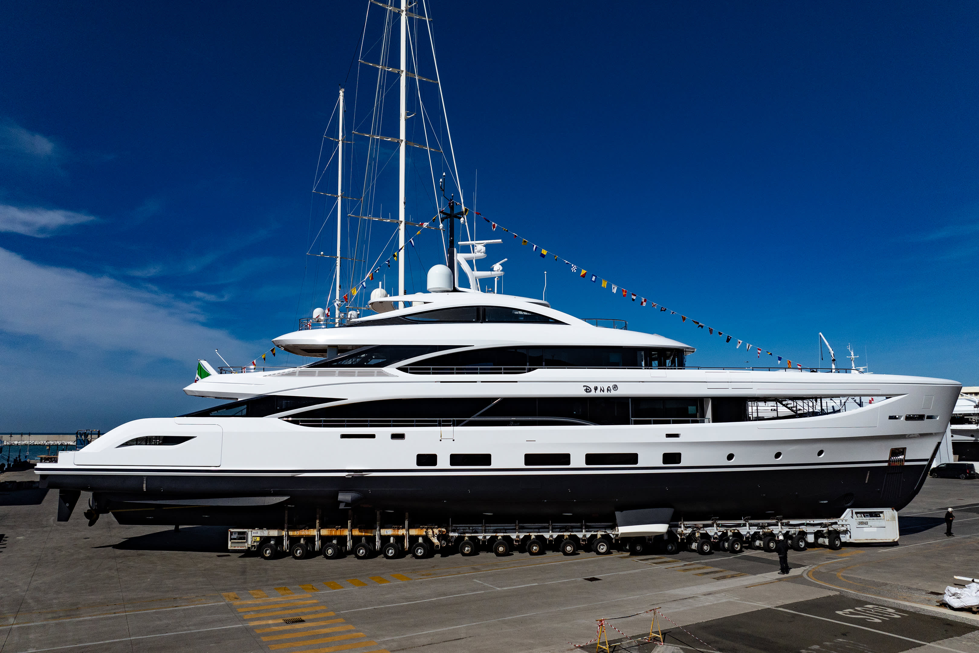 101 Superyacht DYNM.jpg