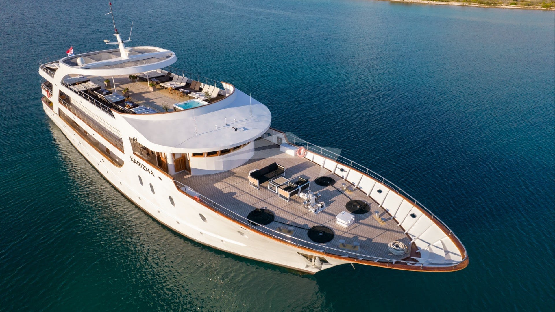 101 Superyacht KARIZMA.jpg