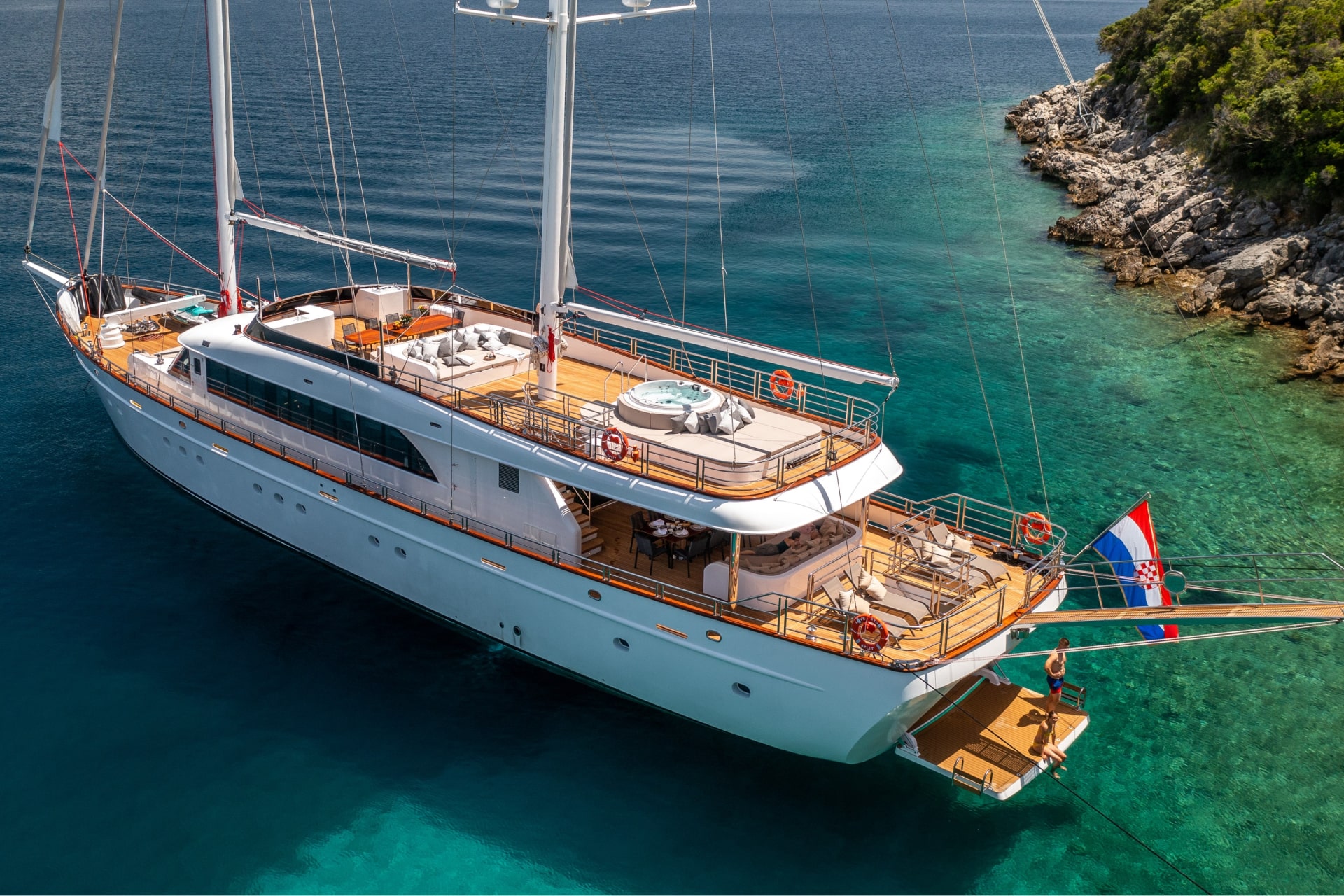 101 Superyacht LOVE STORY.jpg