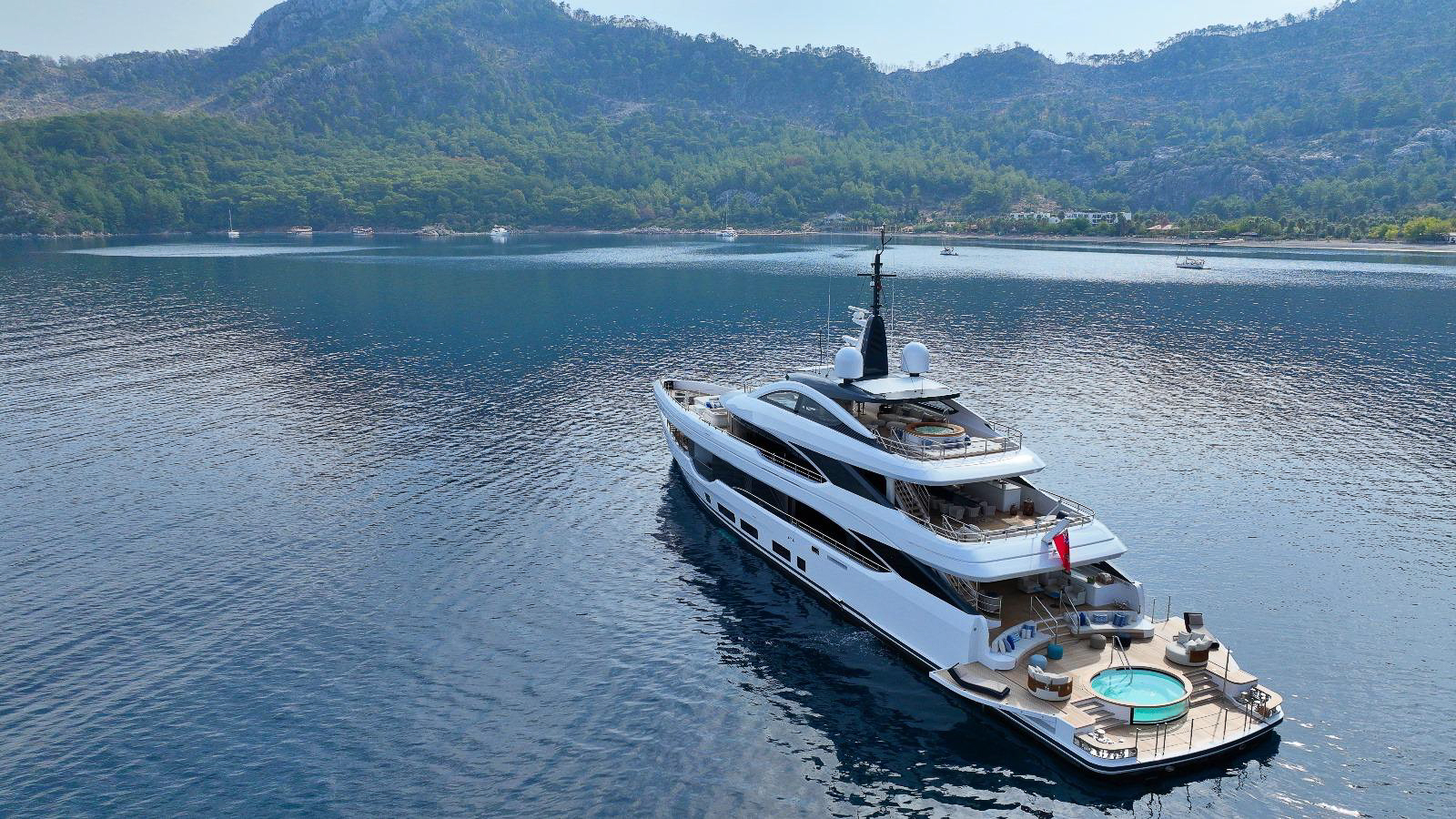 101 Superyacht LUMIERE.jpg