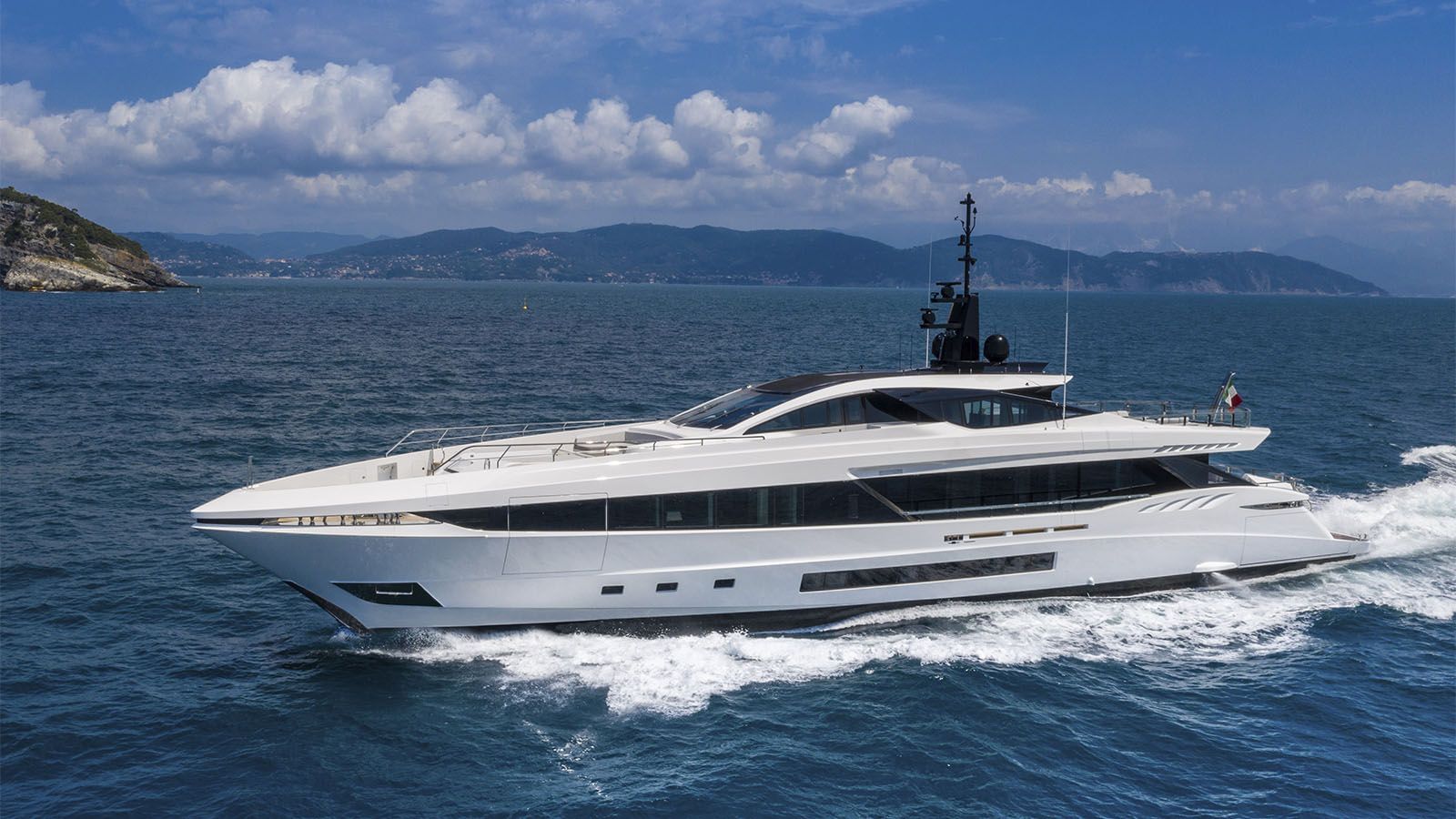 101 Superyacht MANGUSTA GRANSPORT 45.jpg