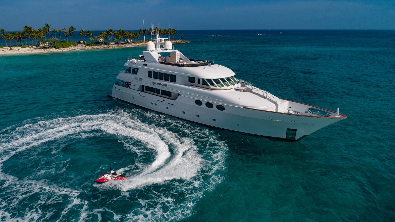101 Superyacht RELENTLESS.jpg