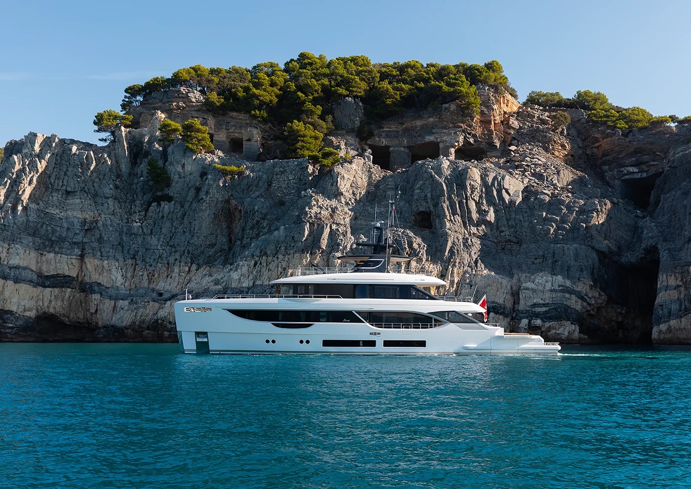 102 Luxury yacht A+ (sistership).jpg