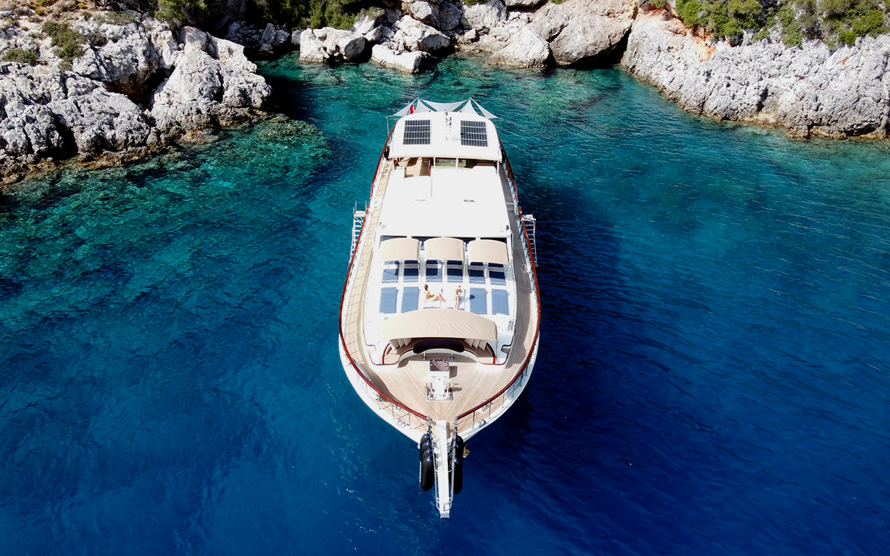 102 Luxury yacht ALWAYS SMILE.jpg