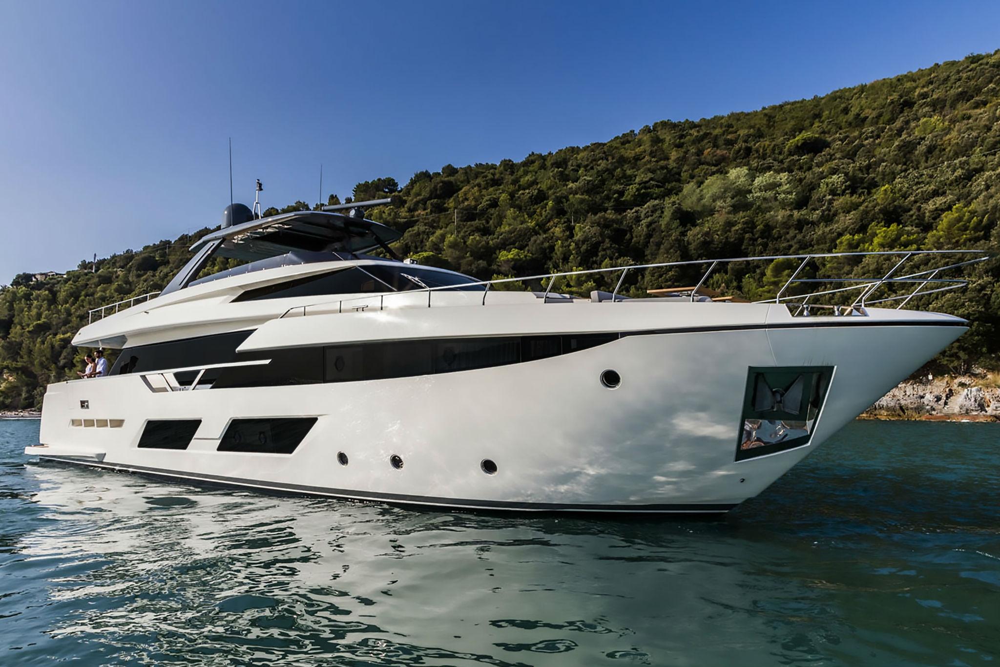 102 Luxury yacht DATE NIGHT.jpg