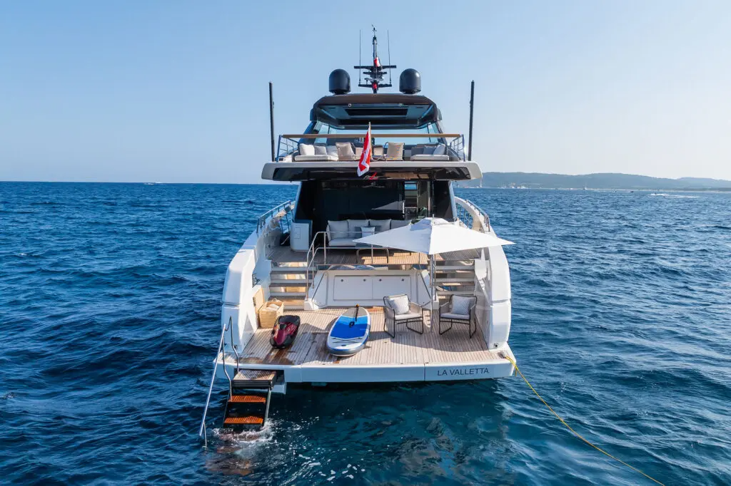 102 Luxury yacht FITLINE.png