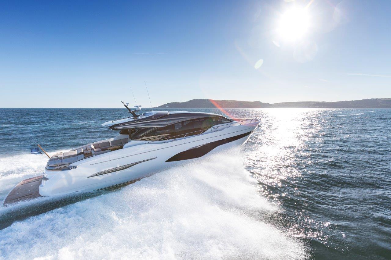 102 Luxury yacht HOOKED HER.jpg