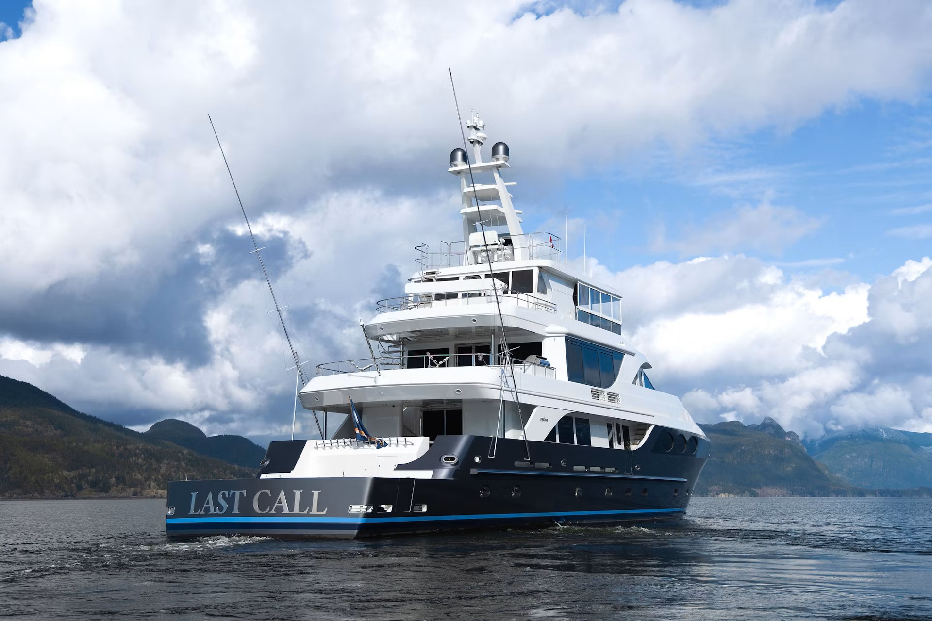 102 Luxury yacht LAST CALL.jpg