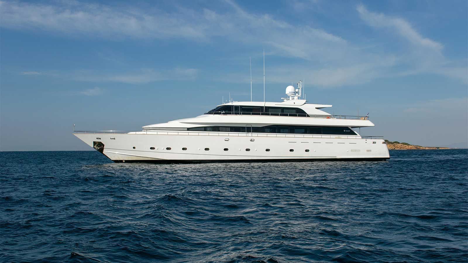 102 Luxury yacht LET IT BE.jpg