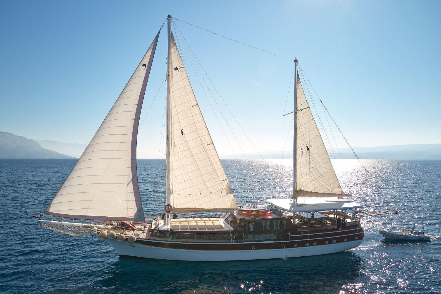 102 Luxury yacht LINDA.jpg