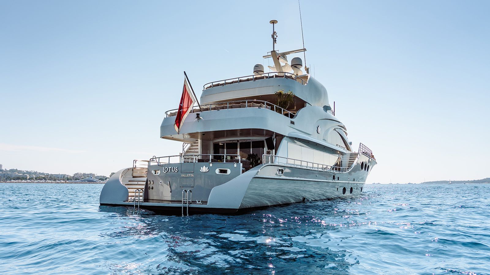 102 Luxury yacht LOTUS.jpg
