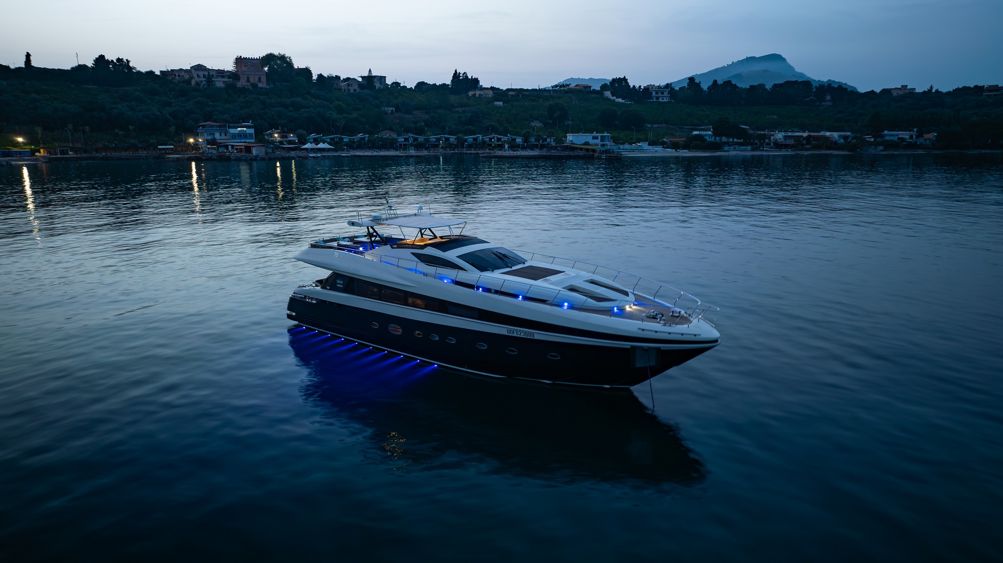 102 Luxury yacht NYLEC.jpg
