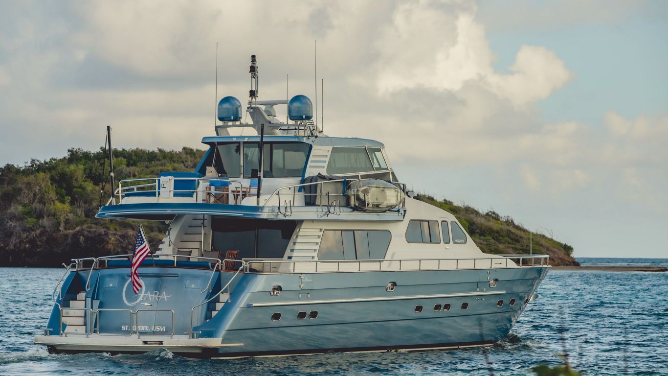 102 Luxury yacht QARA.jpg