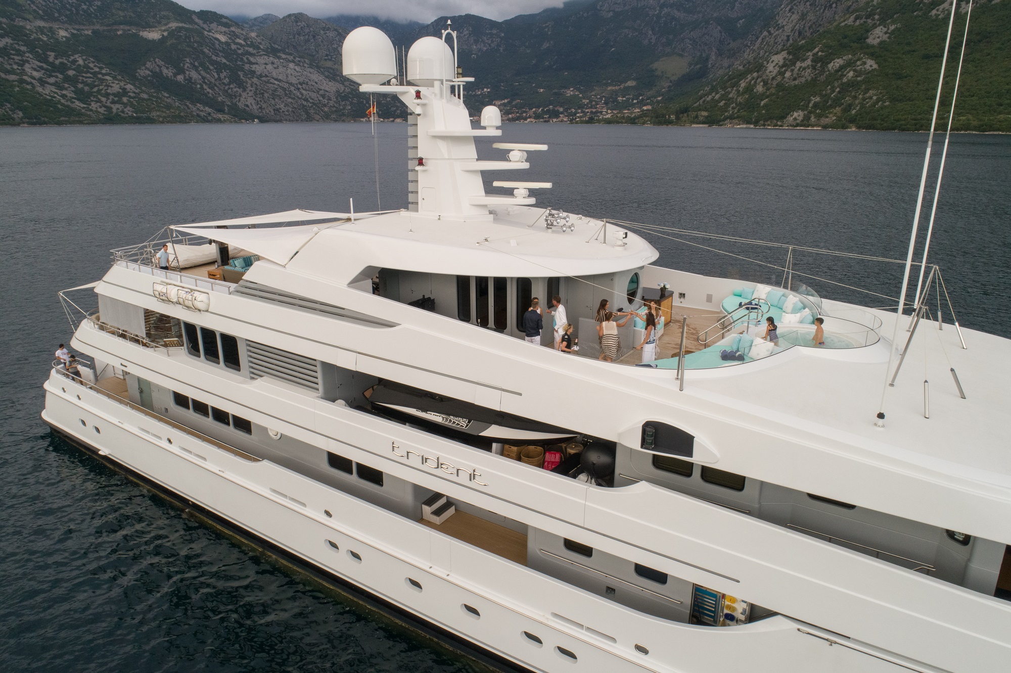 102 Luxury yacht TRIDENT.jpg