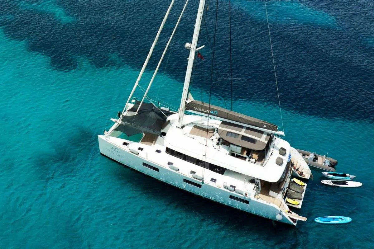 102 Luxury yacht VALIUM 62.jpg