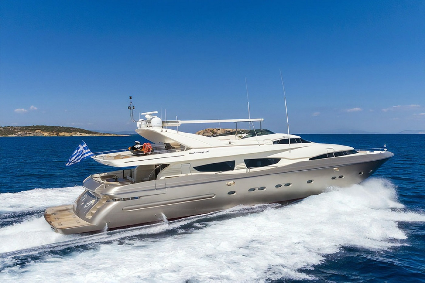 102 Luxury yacht WHY.jpg
