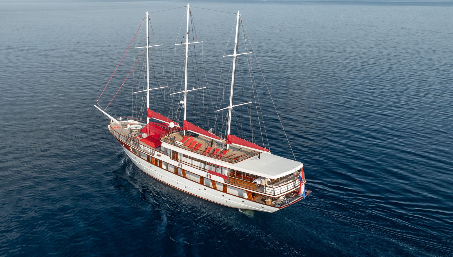 102 Motor sailing yacht BARBARA.jpg