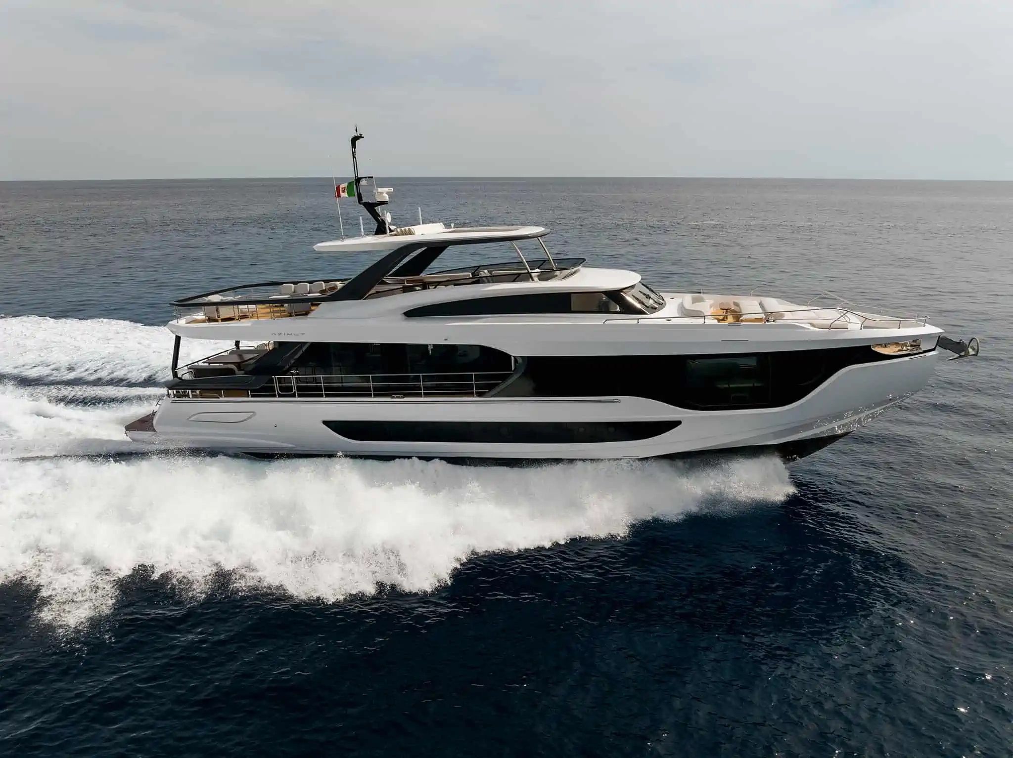 102 Motor yacht ALADDIN SANE (sistership).jpg