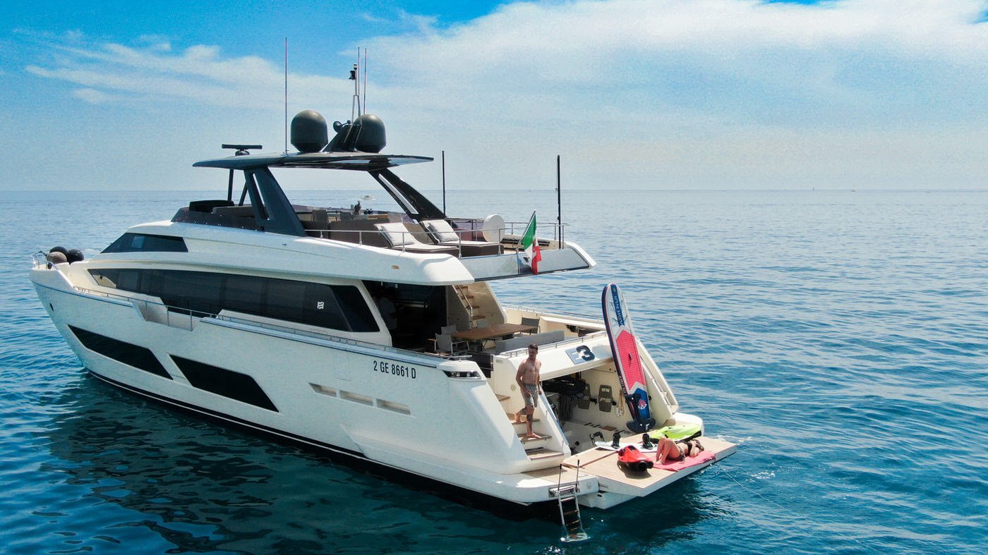 102 Motor yacht E3.jpg