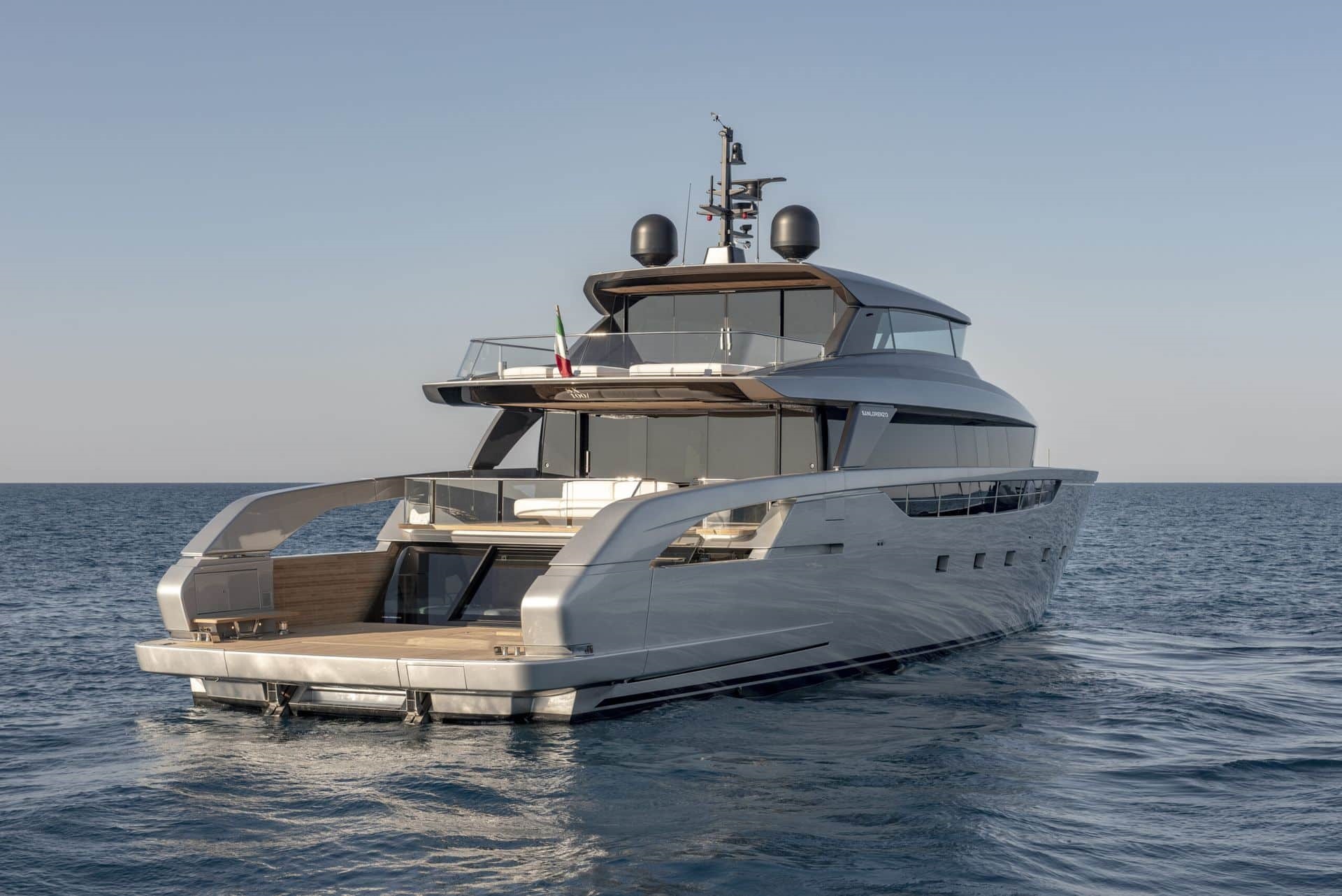 102 Motor yacht NEW YORK.jpg