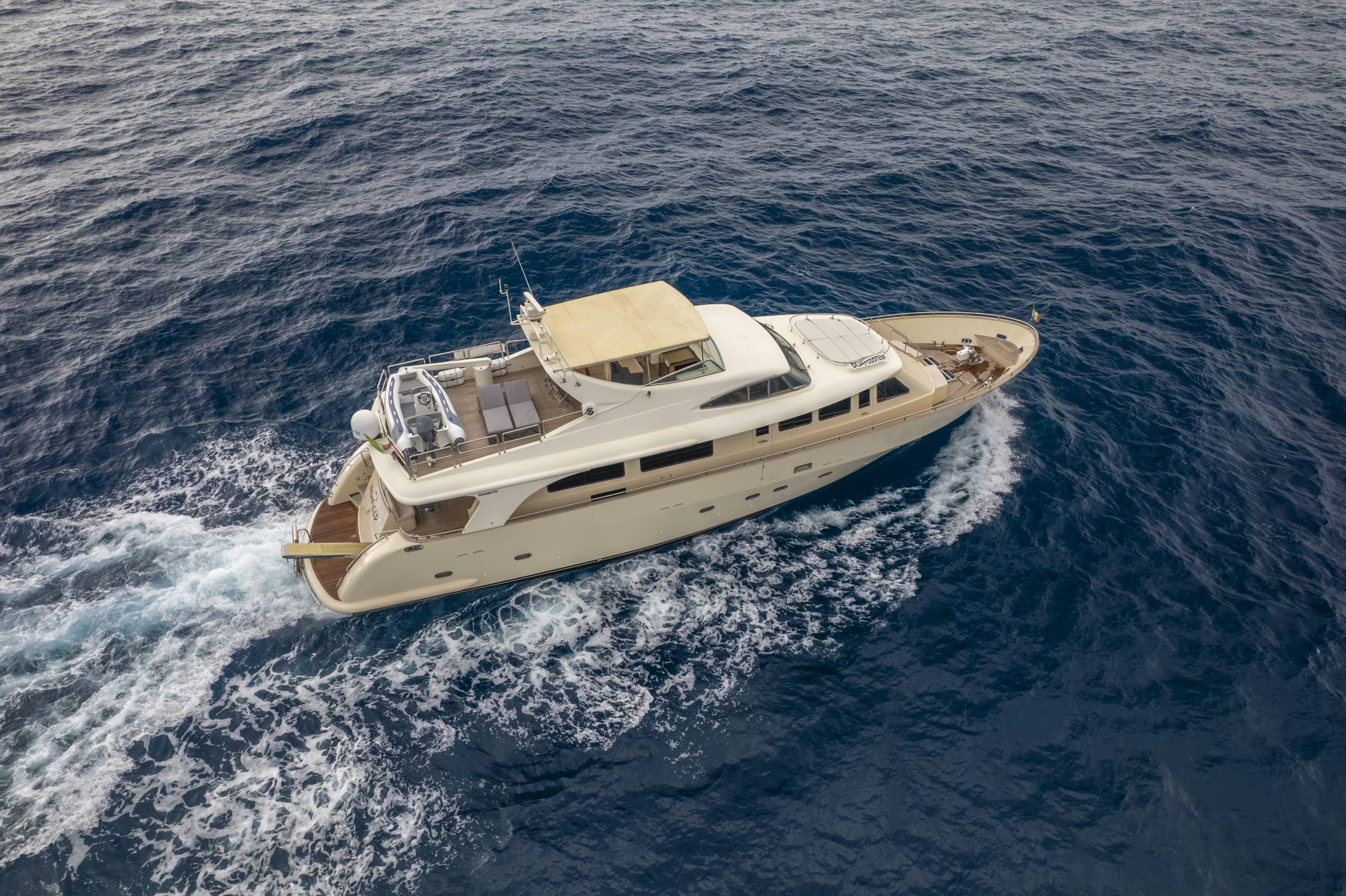 102 Motor yacht NEWFIELD.jpg