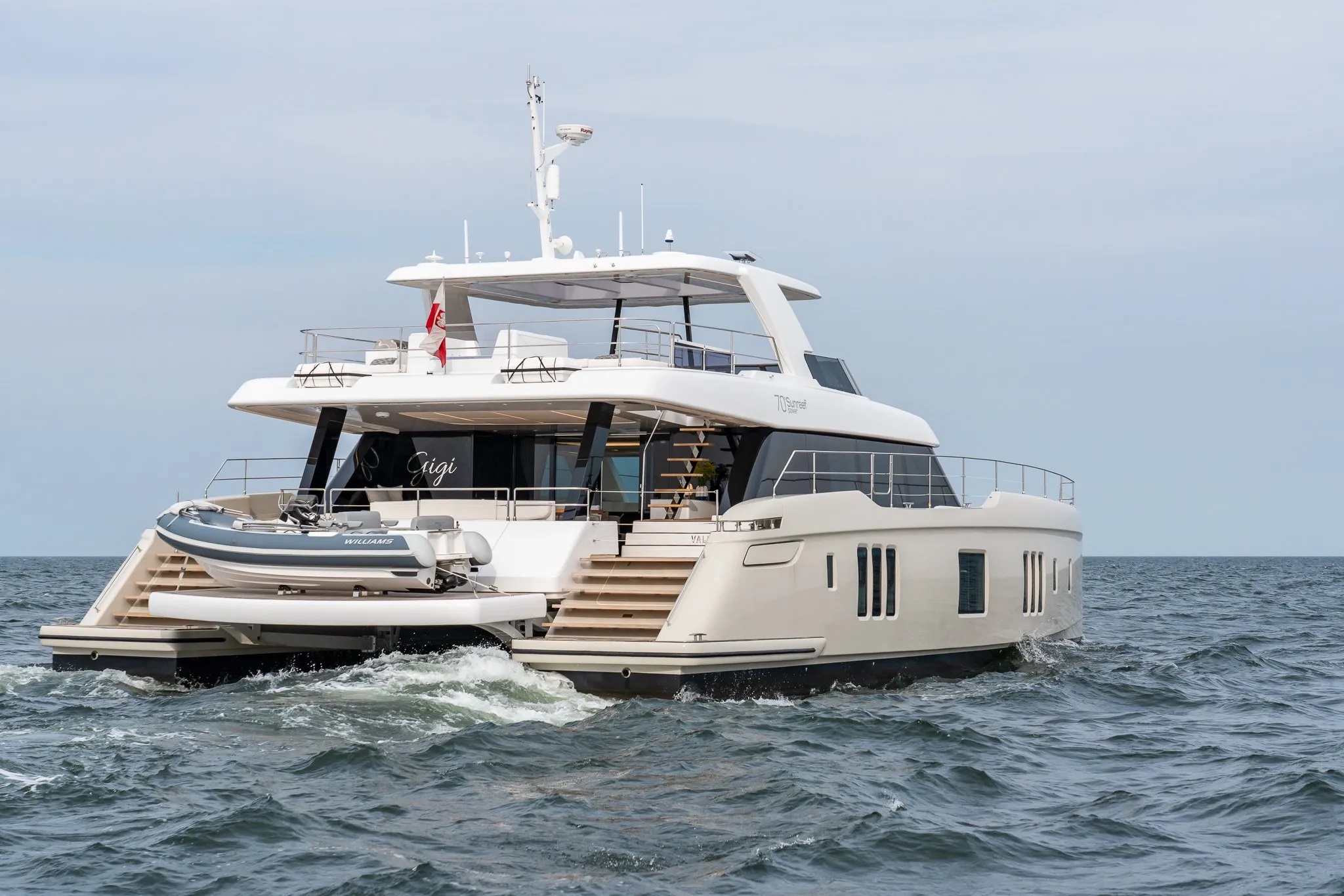 102 Power catamaran GIGI.jpg