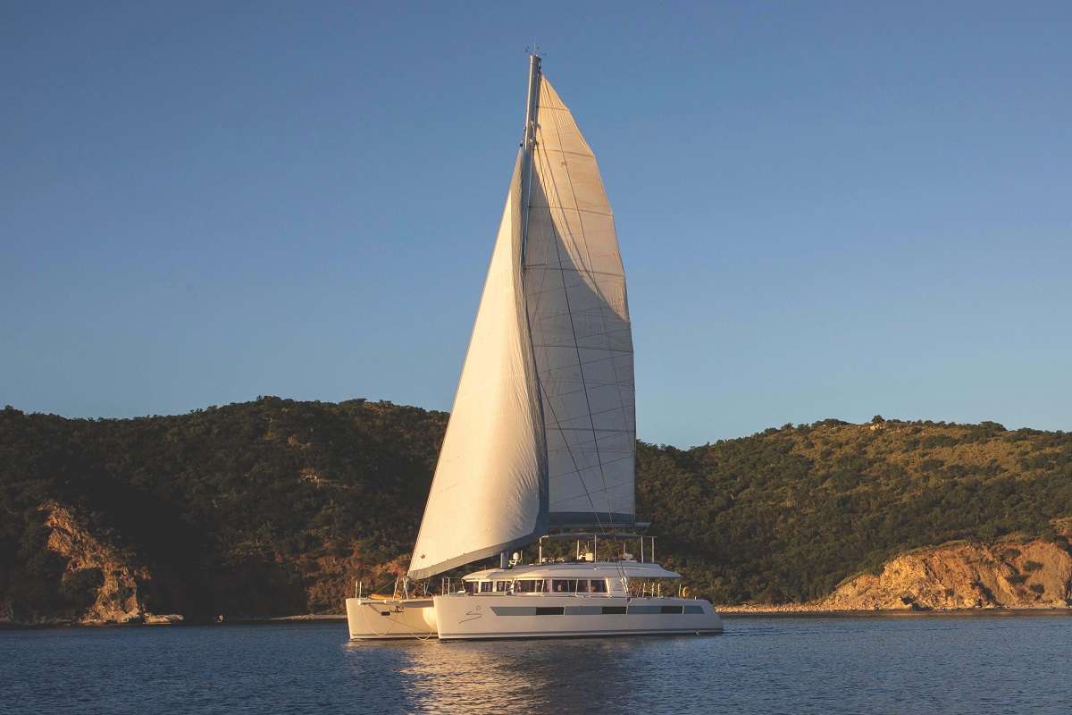 102 Sailing Catamaran NOMADA.jpg