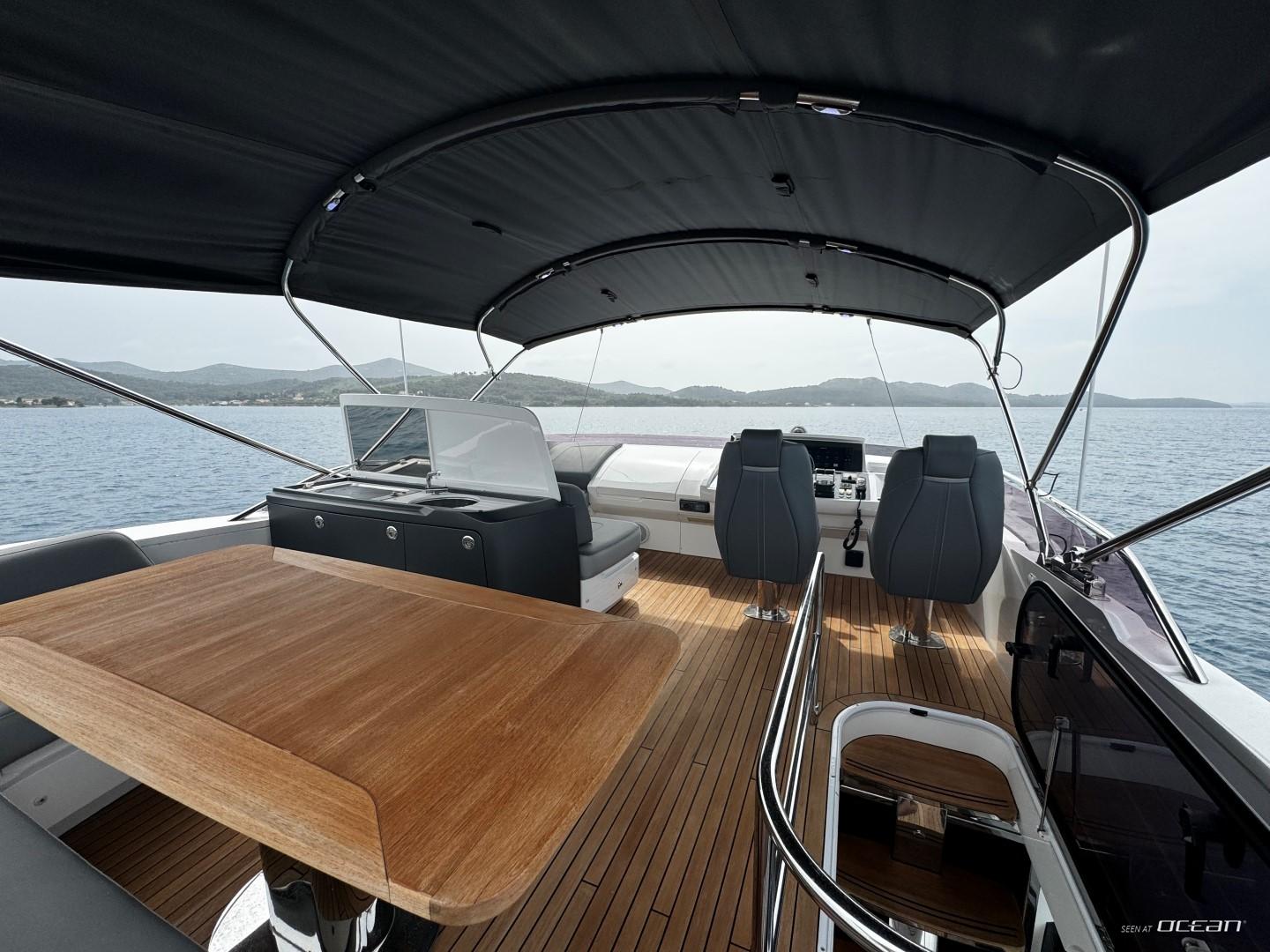 102 Sun deck on luxury yacht MALUHIA.jpg