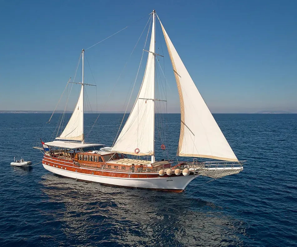 102 Superyacht ALLURE E 31.jpg